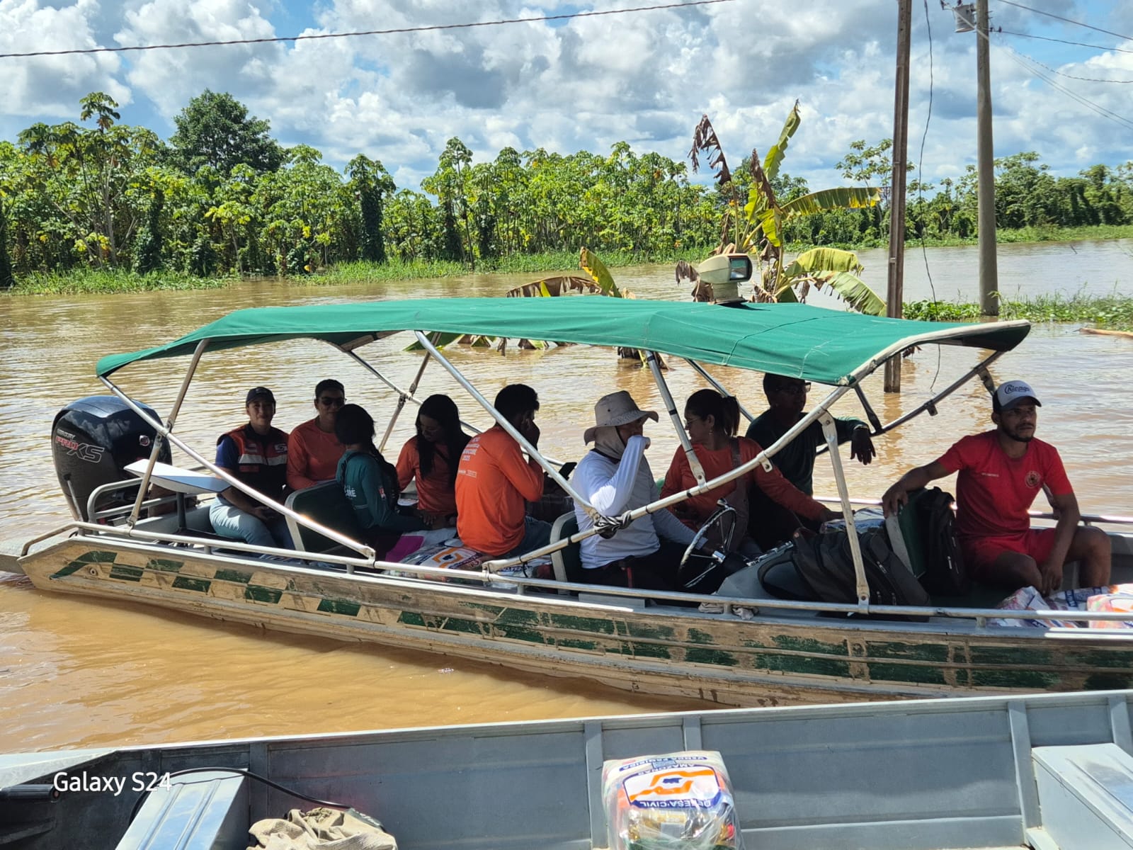  Mais de 100 mil famílias continuam afetadas pela cheia no Amazonas