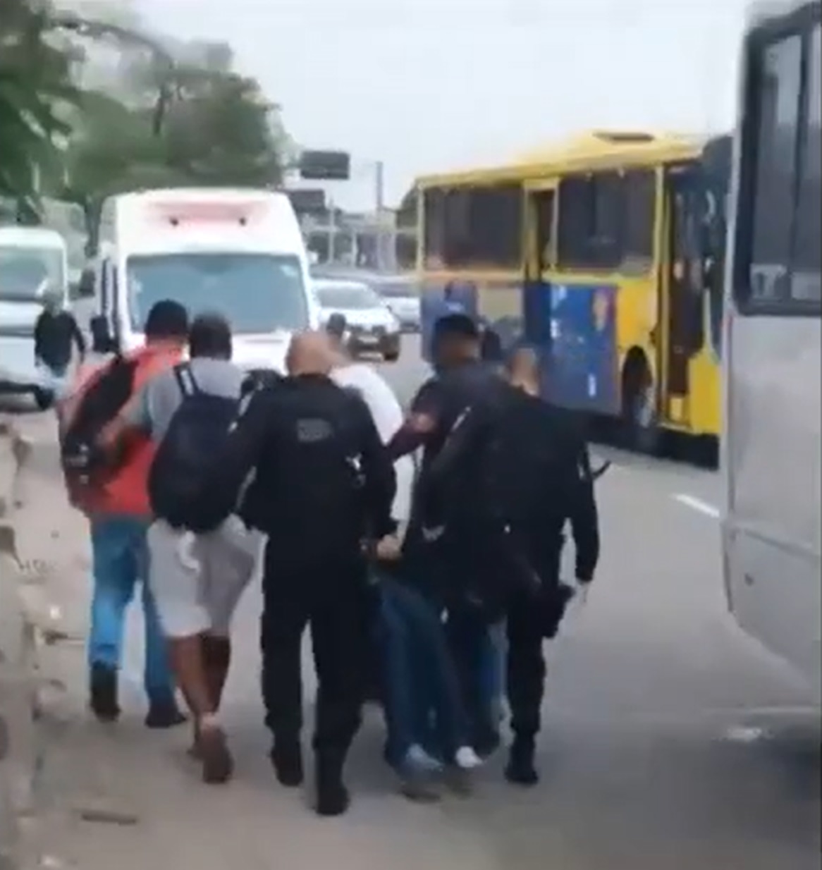 Sobe para 3 o número de mortos em tiroteio no Rio e cidade entra para estágio 2 de segurança