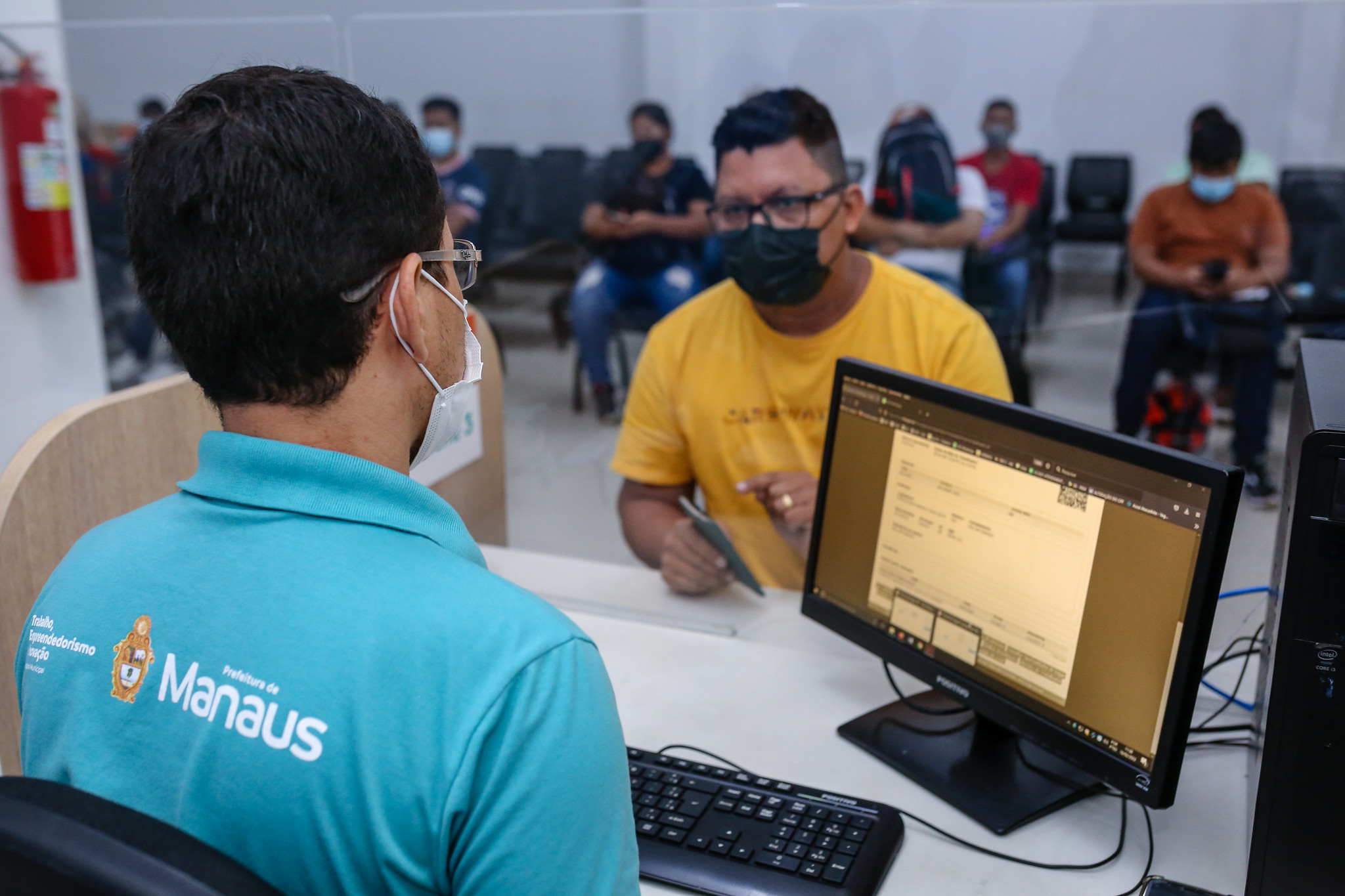 Carpinteiro, Contador, Chef e mais; Confira 147 vagas oferecidas no Sine Manaus