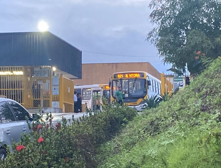 Rodoviários fazem paralisação e denunciam empresa em Manaus