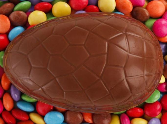 Curso gratuito de ovos de Páscoa é oferecido para mulheres em vulnerabilidade em Manaus