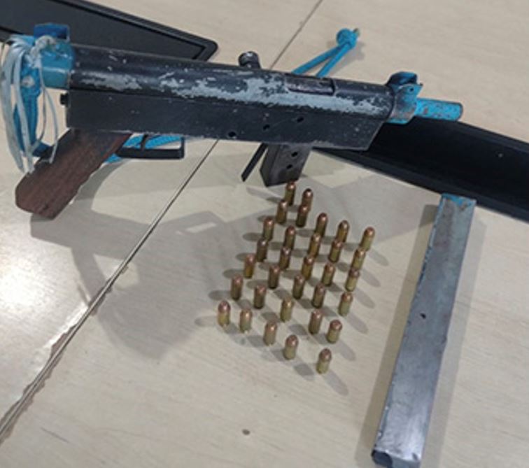 Grupo é preso com submetralhadora escondida no forro do quarto de hotel em Manaus