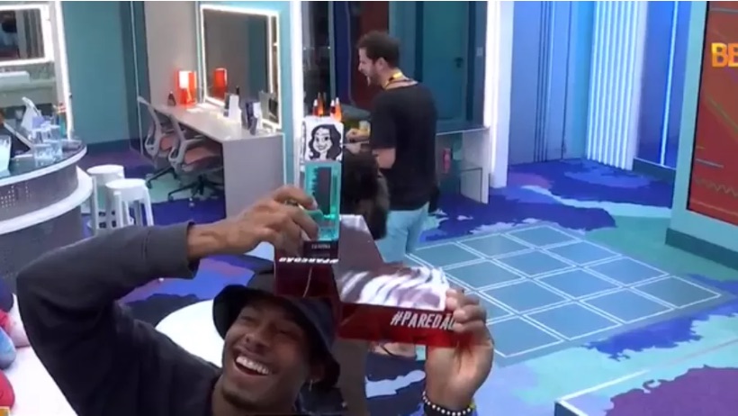Gustavo estreia quarto do líder e PA brinca: 'Eslô no paredão'