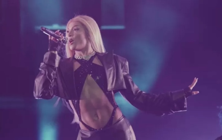 Vídeo: Pabllo Vittar leva tombo durante show em Nova York