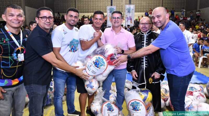 Projetos sociais recebem kits do programa 'Esporte na Comunidade' em Manaus