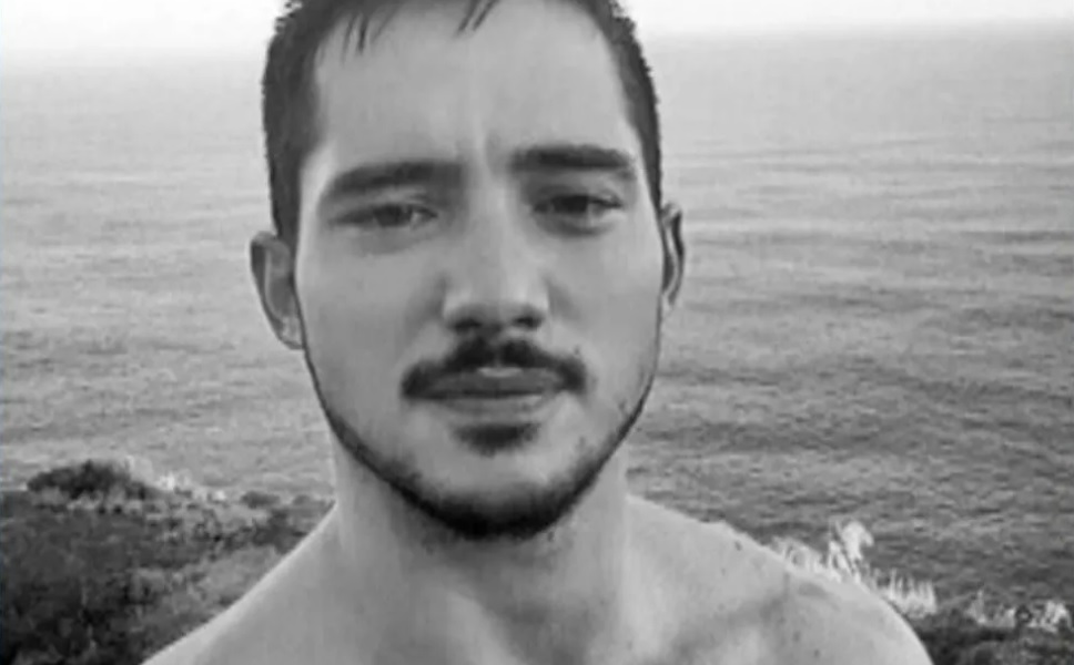 Padrasto filmado esmurrando enteado de 4 anos é preso