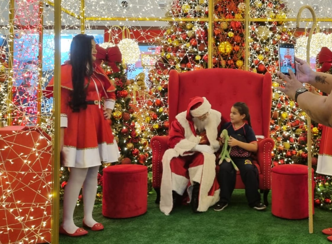 Papai Noel chega à zona centro-sul de Manaus