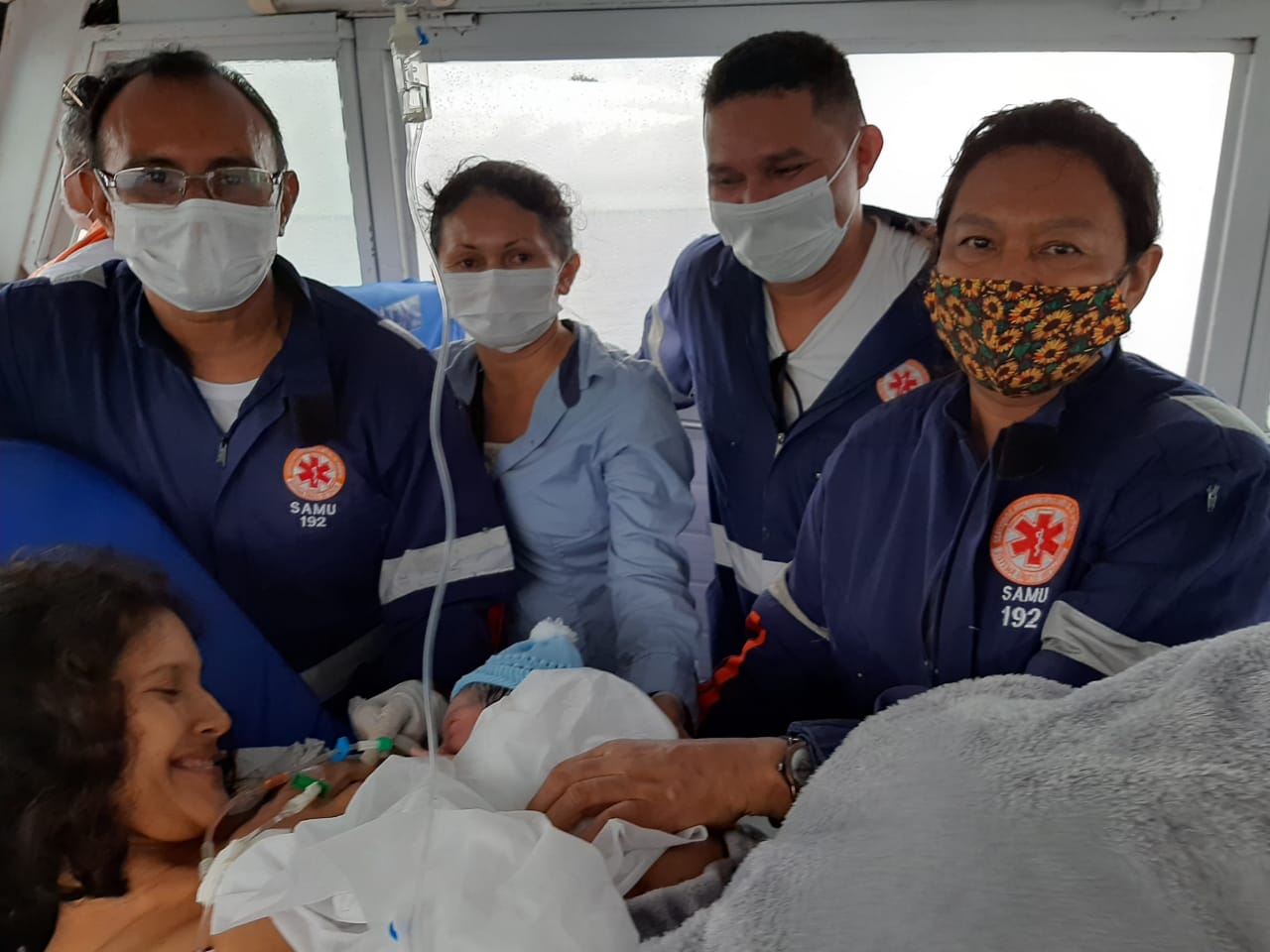 Mulher dá à luz dentro de ambulancha no meio do Rio Negro