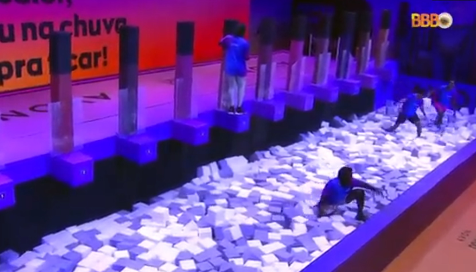 Veja o momento em que Scooby, PA e Douglas pulam e Lina vence a prova do líder