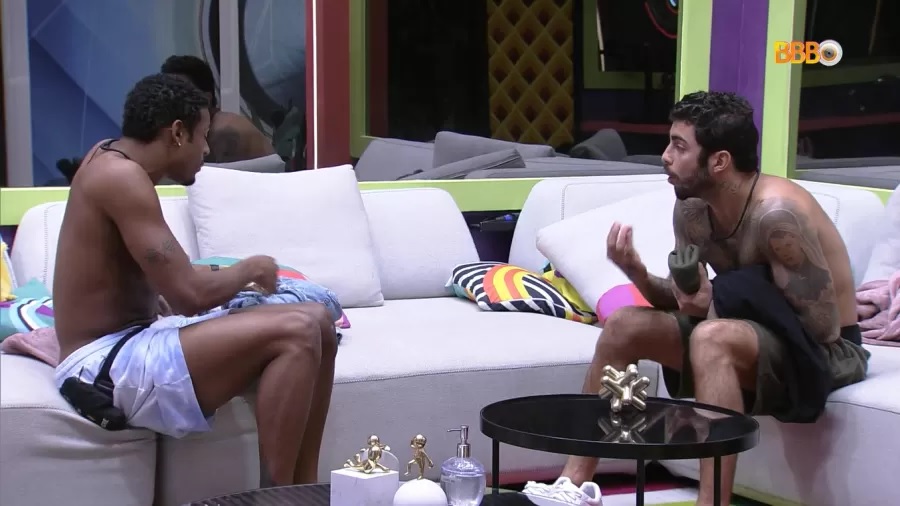 P.A e Scooby têm desentendimento em fim de festa: 'você já é grandinho'