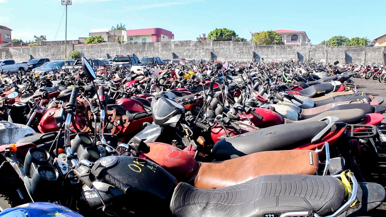 Detran identifica mais de 500 veículos roubados no parqueamento de Manaus