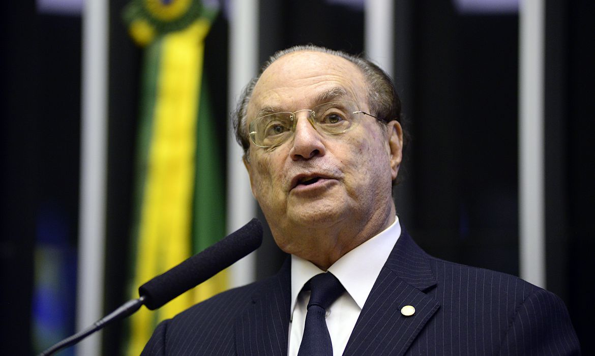 Com pneumonia, Paulo Maluf é internado em São Paulo