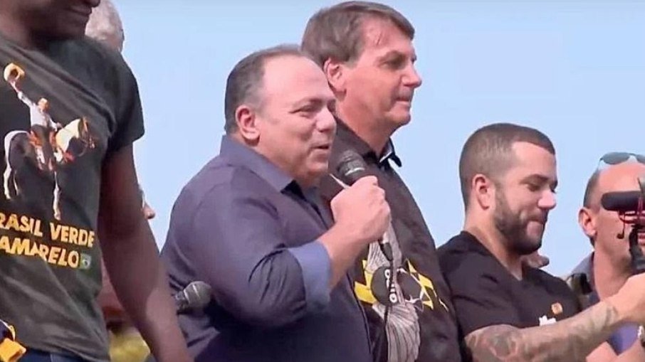 Pazuello não sofrerá punição do Exército por ato com Bolsonaro 