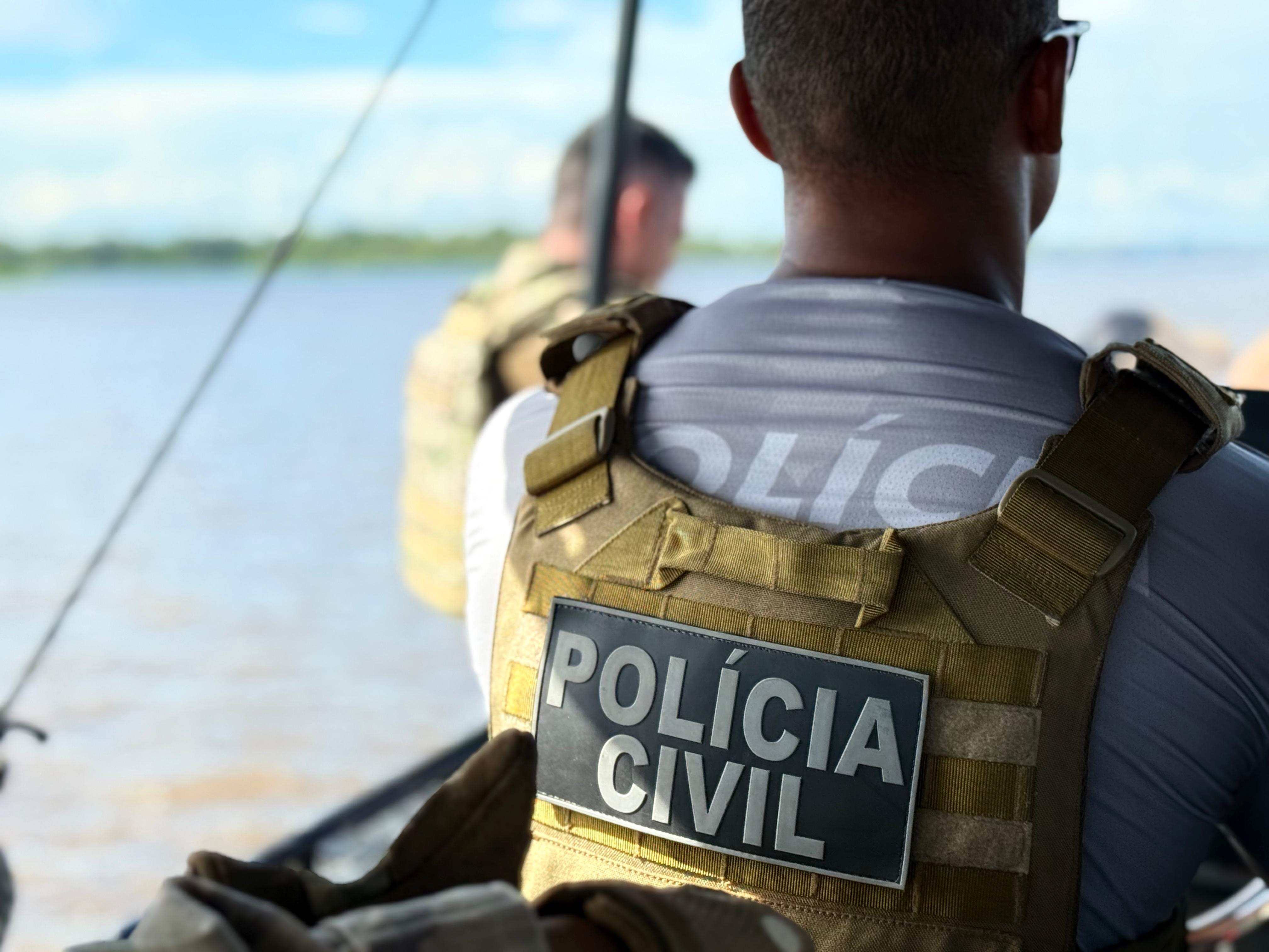 Homem é preso por matar cachorro a tiros após se irritar com ex em Manaus