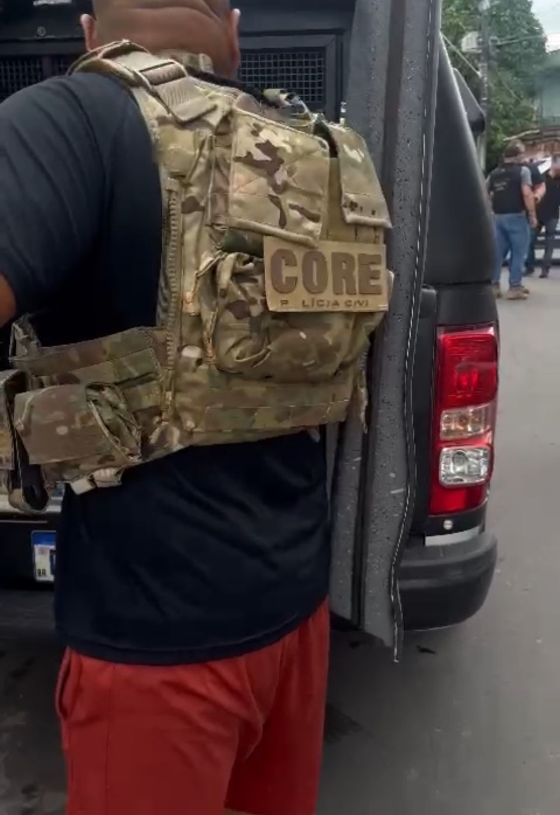 Polícia prende suspeito de atirar contra agentes durante fuga com acidentes em Manaus