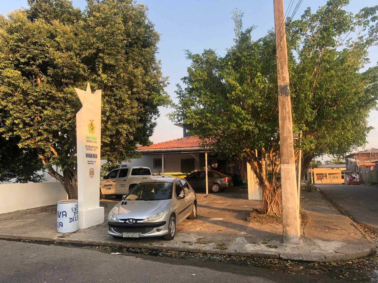 Trio é preso suspeito de tentar matar jovem a chutes e garrafadas no Amazonas