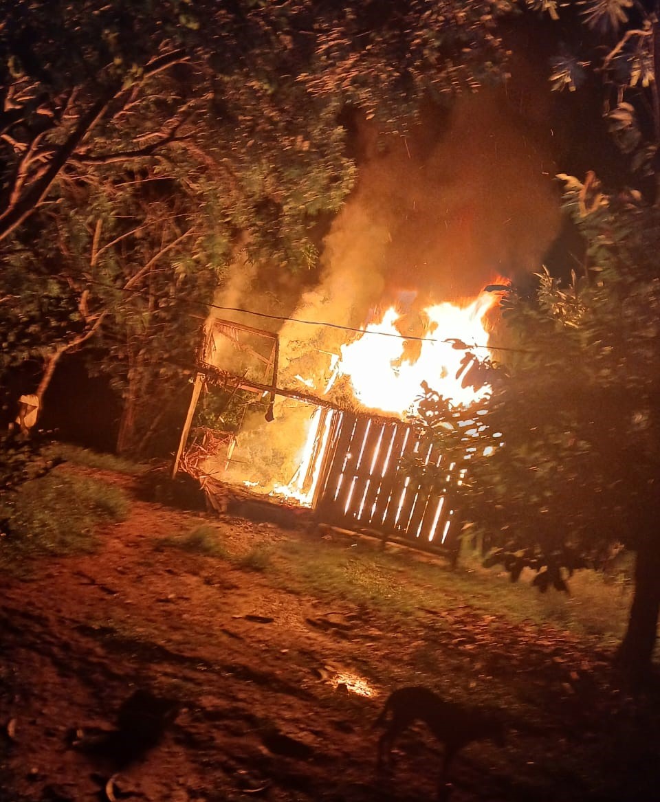 Indígena é preso após incendiar casa de vizinho no Amazonas