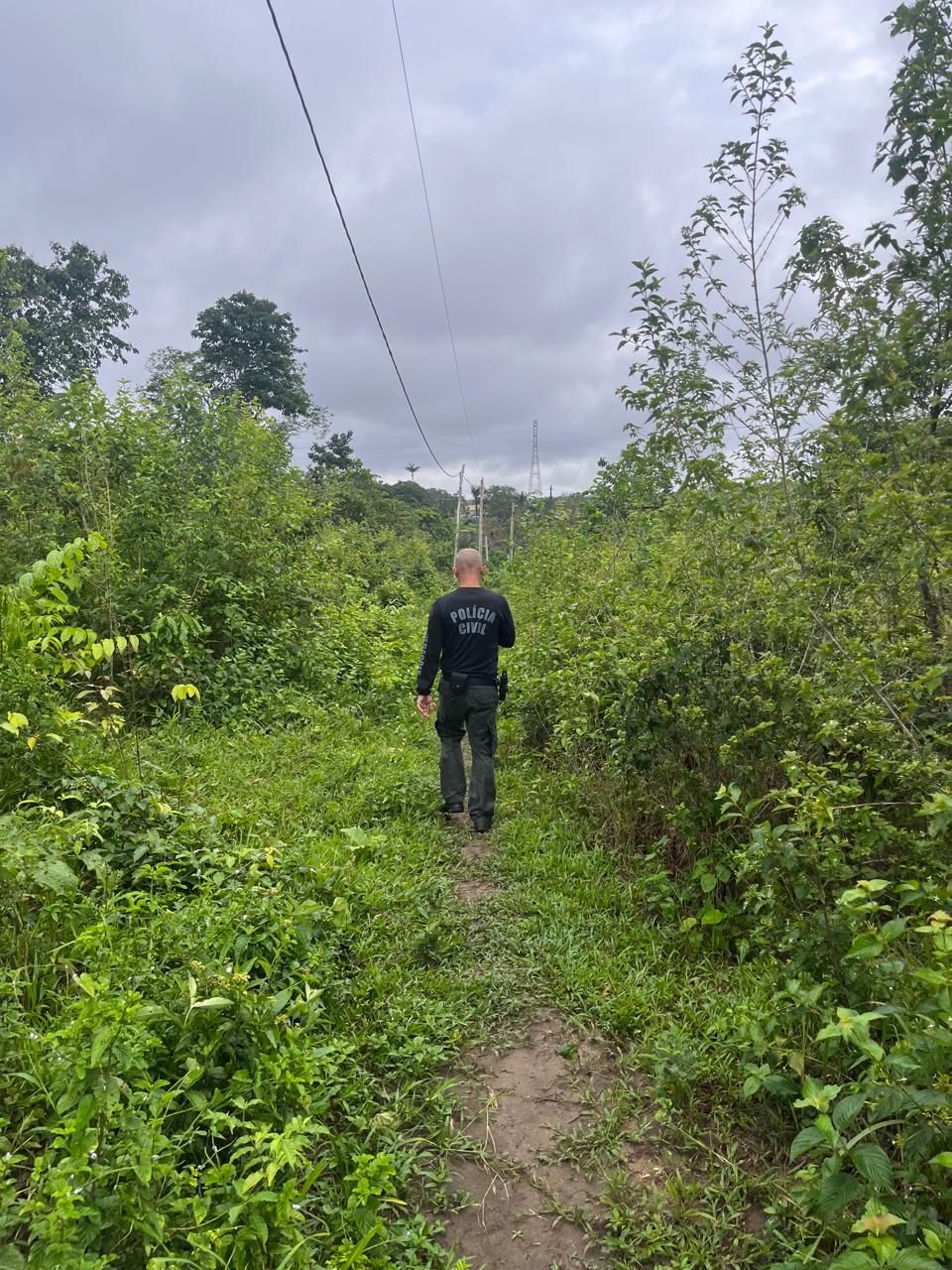 Trio é preso por torturar e matar vigia por vingança em Itacoatiara; vítima foi mutilada 