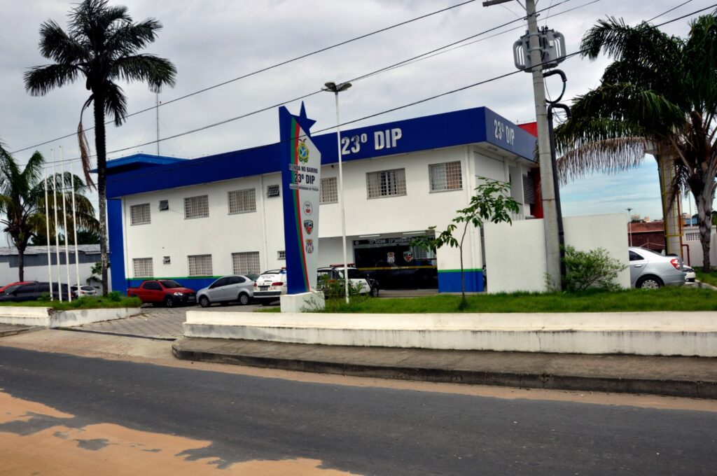 Mulher que alugava carros de luxo para seduzir e furtar homens é presa em Manaus