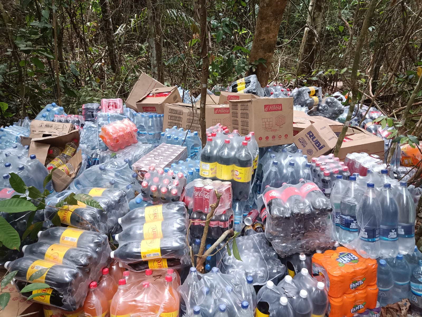 Casal rouba caminhão com mercadorias e homem acaba morto ao trocar tiros com PMs no Amazonas