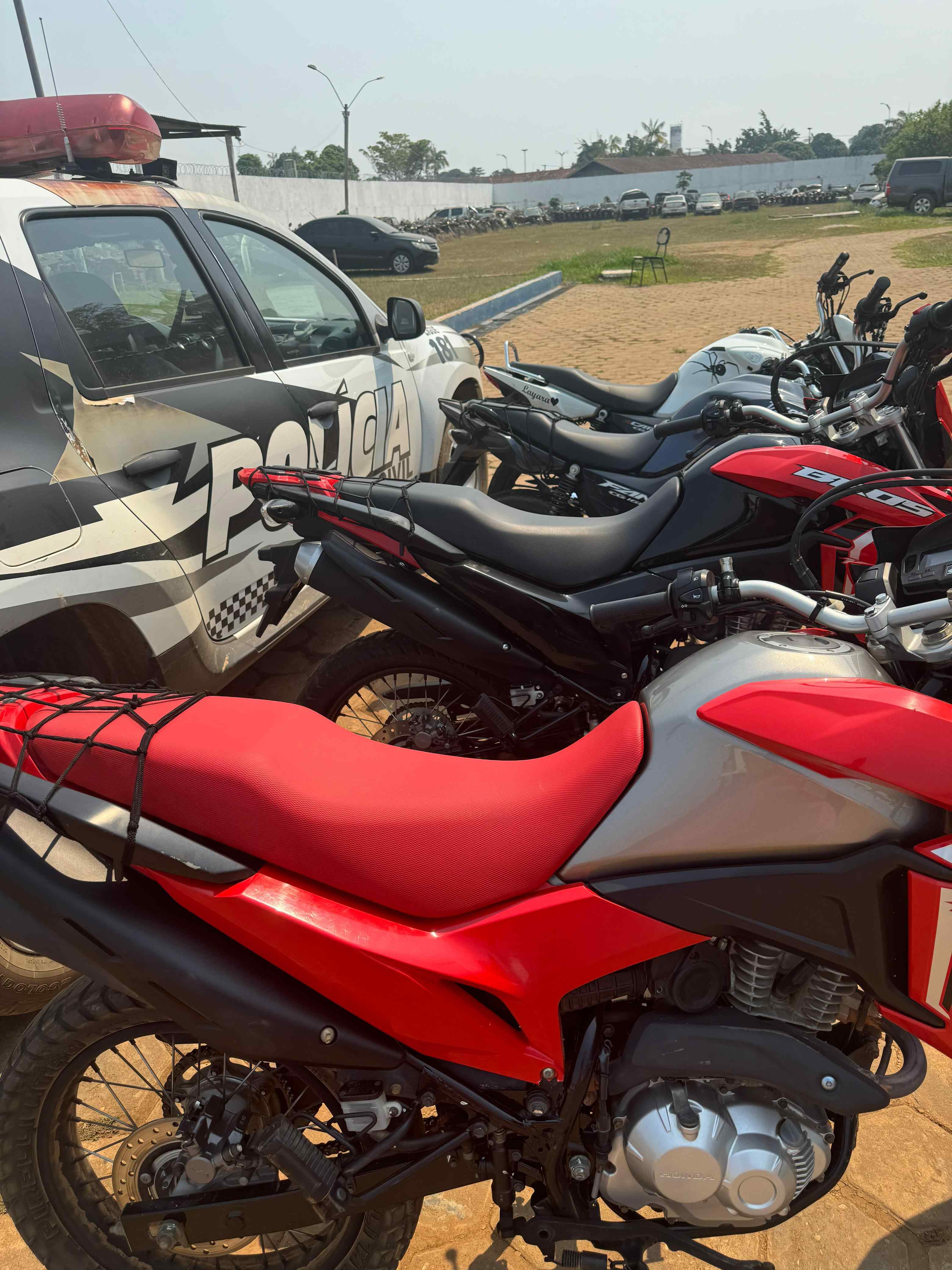 Trio é preso por roubar motos de concessionária com ajuda de funcionário 