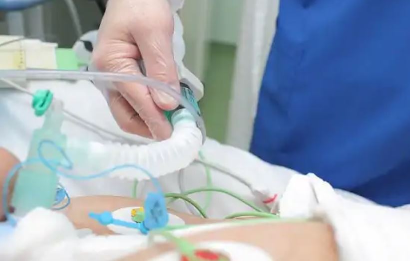 Ômicron faz crianças infectadas ocuparem 100% dos leitos de UTI em Salvador