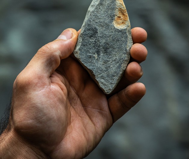 Homem é preso após apedrejar casas, danificar carro e ameaçar ex no Tancredo Neves