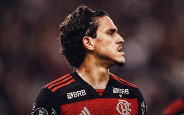 Pedro se apresenta ao Flamengo com dores no joelho