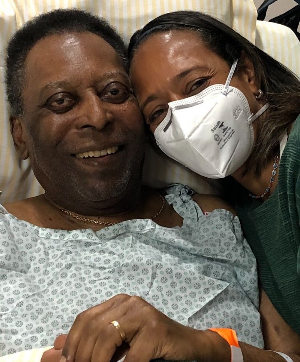 Em tratamento contra câncer, Pelé tem infecção urinária e continuará internado