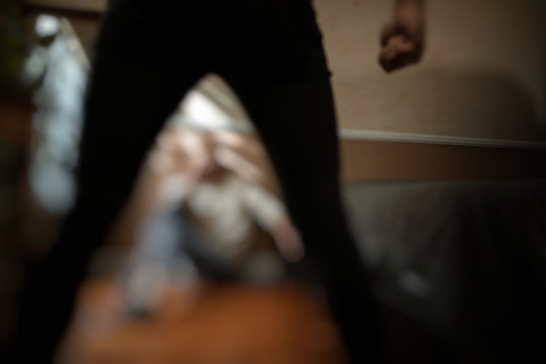 "Agora você tem prova" diz menino de 9 anos ao se filmar sendo estuprado pelo ex-namorado da mãe