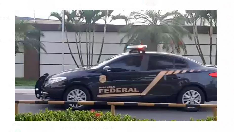 PF deixa condomínio de luxo após cumprimento de mandados em Manaus