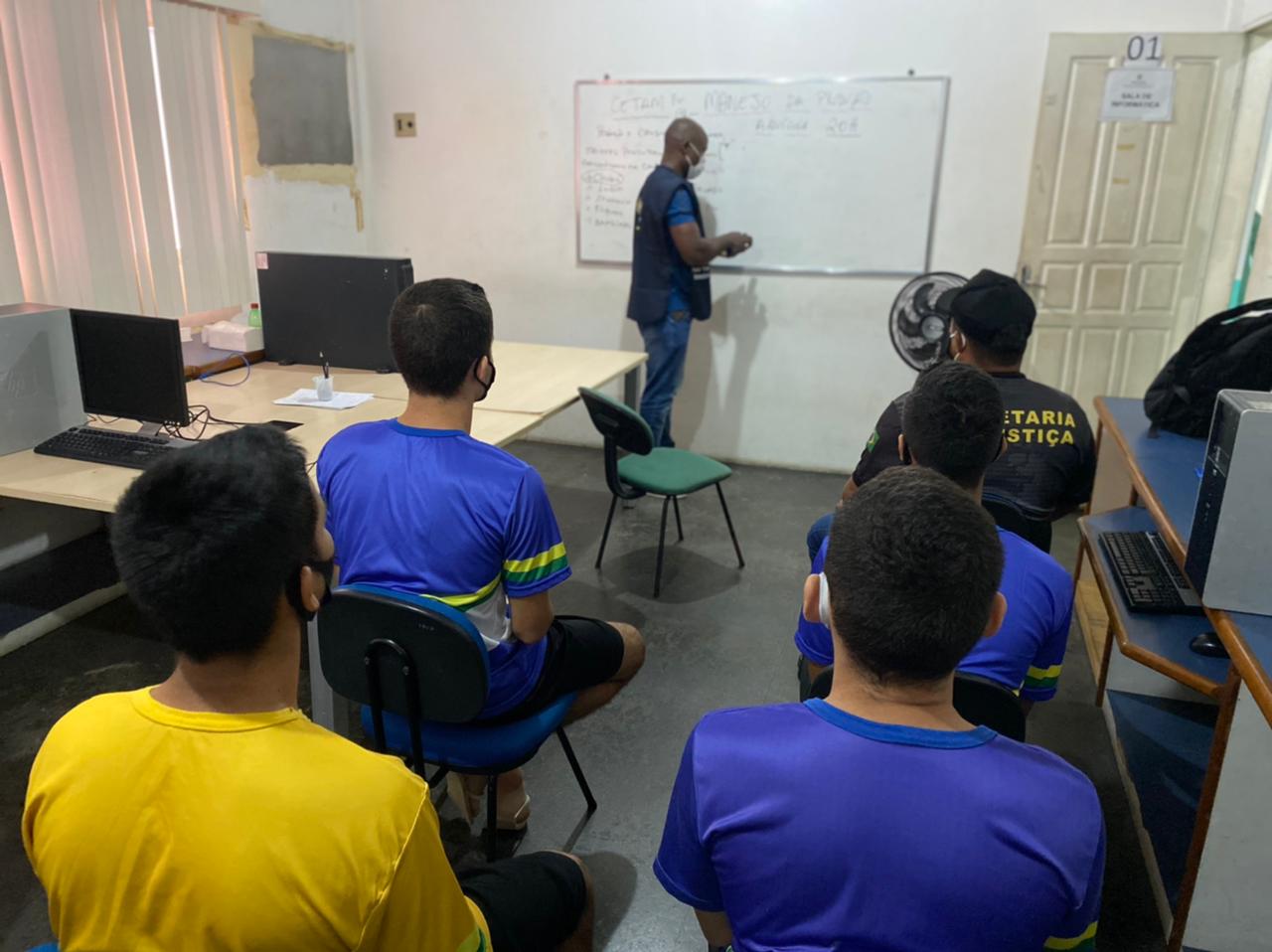 Cetam realiza curso de piscicultura para adolescentes do Dagmar Feitosa