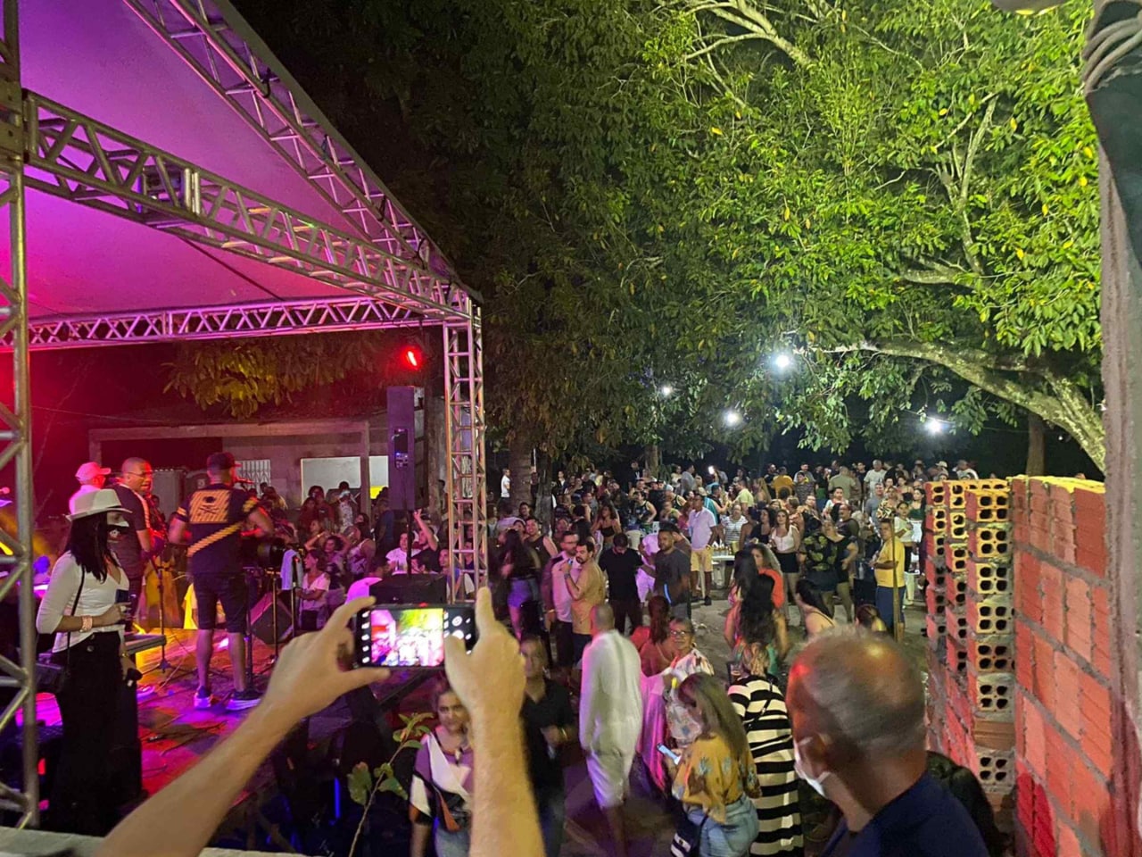 Fiscalização fecha estabelecimentos com aglomerações em Manaus