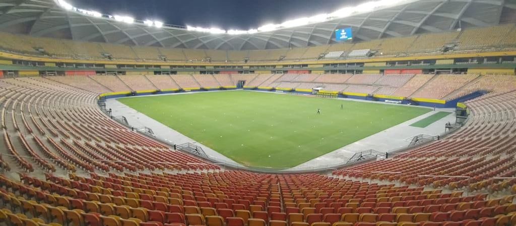 Arena da Amazônia passa por teste de iluminação para jogo entre Brasil e Uruguai