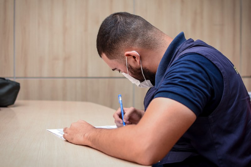 Procon apreende mais de 70 kg em produtos vencidos de supermercado em Manaus