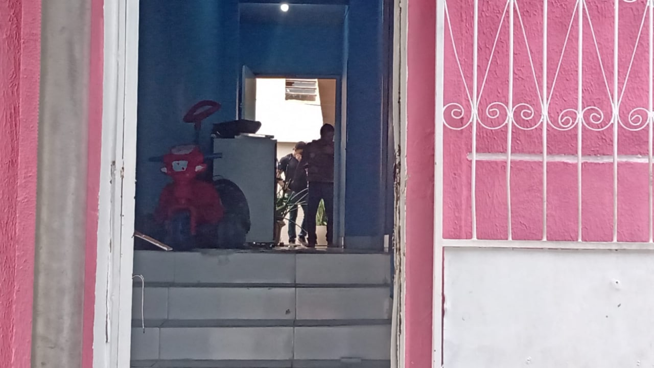 Criança conta durante operação da polícia que padrasto tocou em suas partes intimas, em Manaus