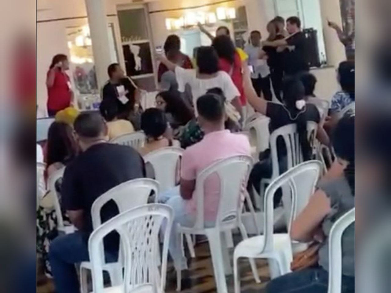 Vídeos: Debate para determinar prévias do PSOL termina em pancadaria em Manaus