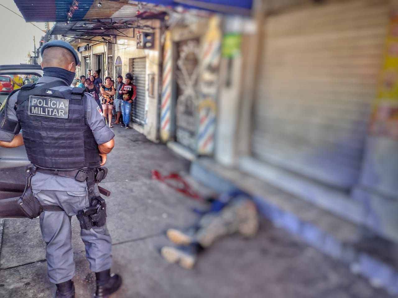 Dupla em motocicleta executa homem a tiros em Manaus