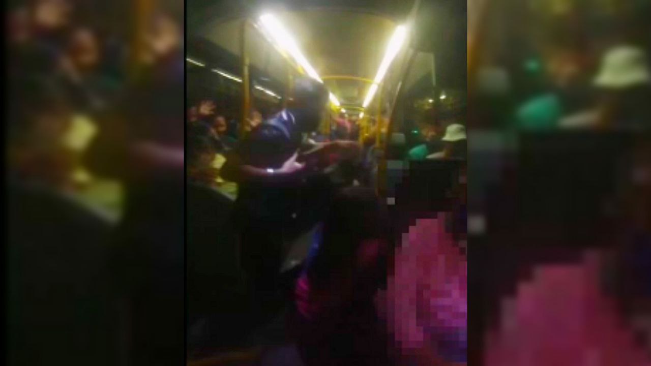 Assaltantes armados aterrorizam passageiros na linha 640 em Manaus; vídeo