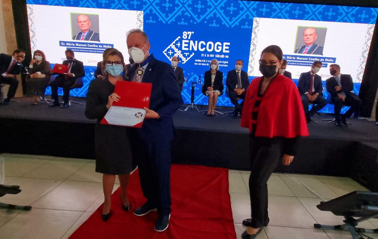 Presidente do TCE do Amazonas recebe medalha de Corregedores no Maranhão