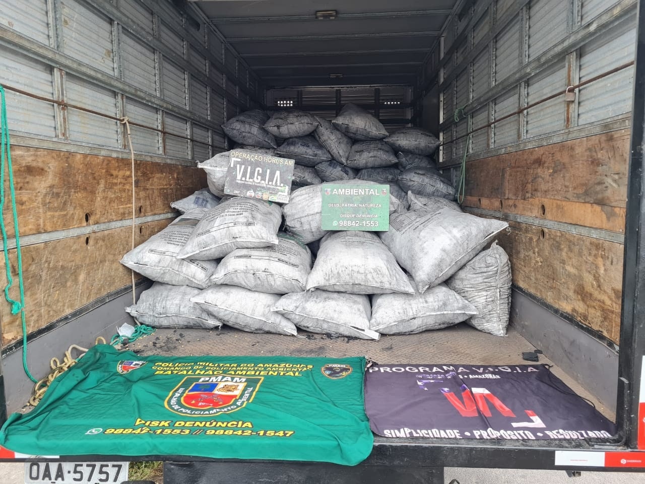 Avaliado em R$ 180 mil, carga com carvão ilegal é apreendido em Manaus 