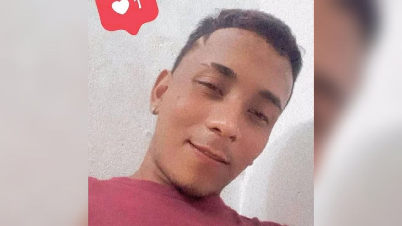 Jovem é visto sendo colocado em carro e depois desaparece em Manaus