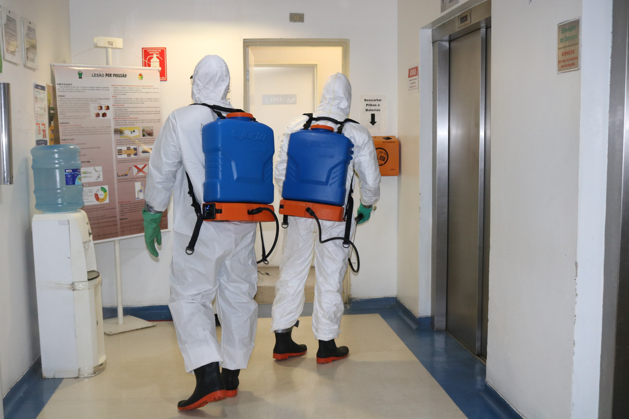 Militares da Marinha fazem desinfecção em FCecon para combate à Covid