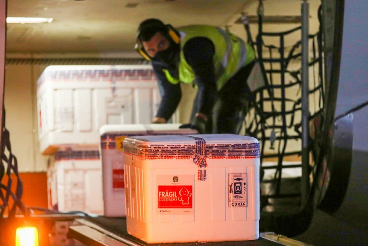 Amazonas recebe 44,9 mil doses de vacinas contra Covid-19