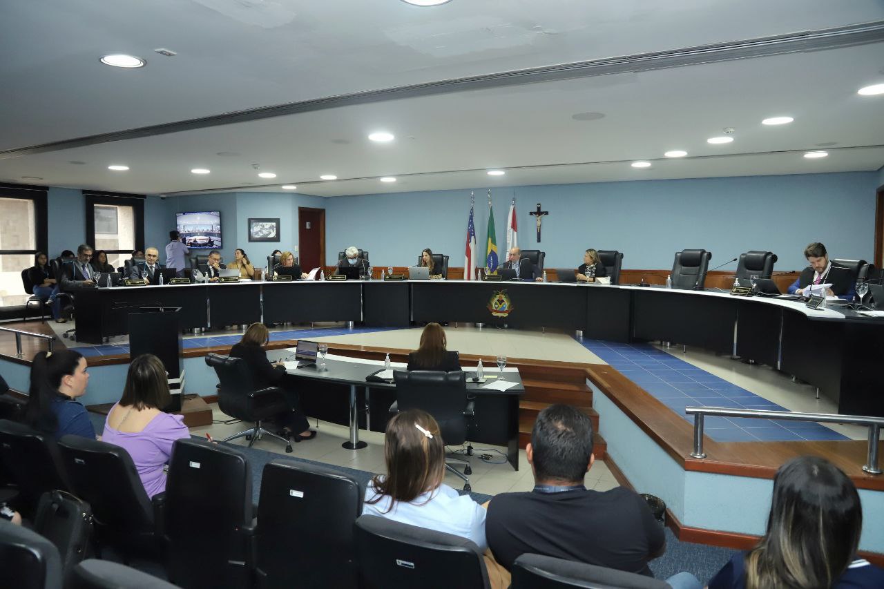 TCE-AM encontra irregularidades em contas e multa ex-prefeita e ex-secretários