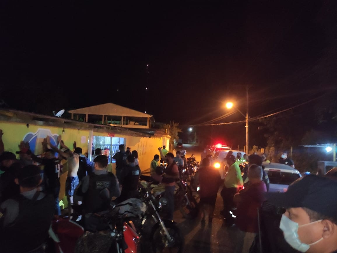 Descumprindo decreto, mais de 10 estabelecimentos são fechados em Tefé 