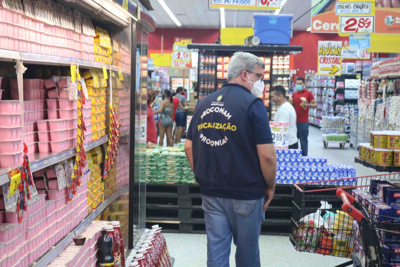 Supermercados de Manaus são vistoriados após denúncias de aglomerações 