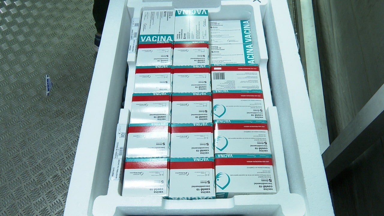 Amazonas recebe mais 156,4 mil doses de vacinas contra Covid-19