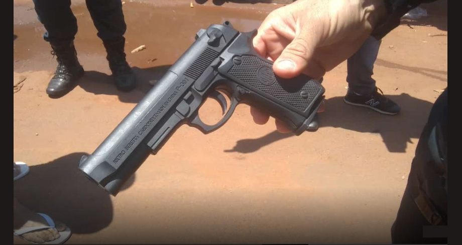 Agredir e ameaçar mulher com arma de brinquedo é motivo para prisão no Amazonas