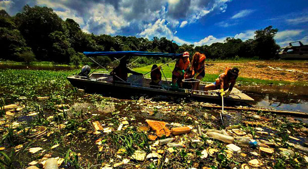 Sem reciclagem, Amazônia afunda em plástico e enfrenta contaminação silenciosa